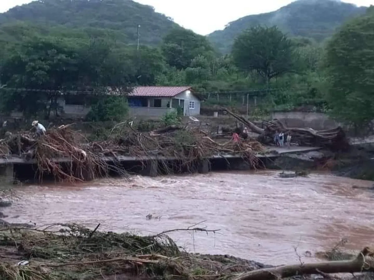 Lluvias torrenciales dejan 4 muertos en Tlatlaya