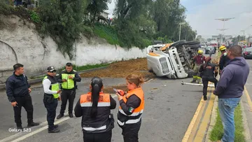Cierre total en la México–Pachuca por volcadura de tráiler en Tecámac [VIDEO]