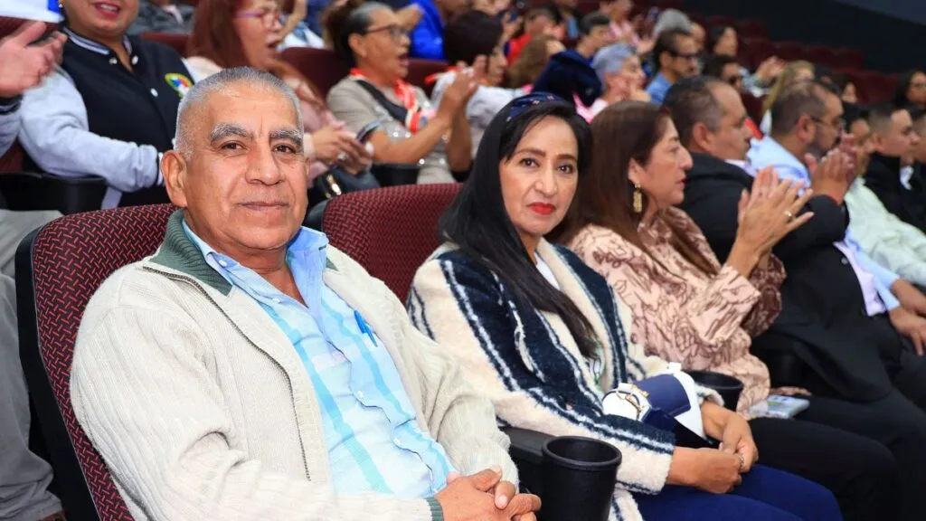SMSEM reúne a docentes jubilados en festejos por el Día de la Maestra y el Maestro
