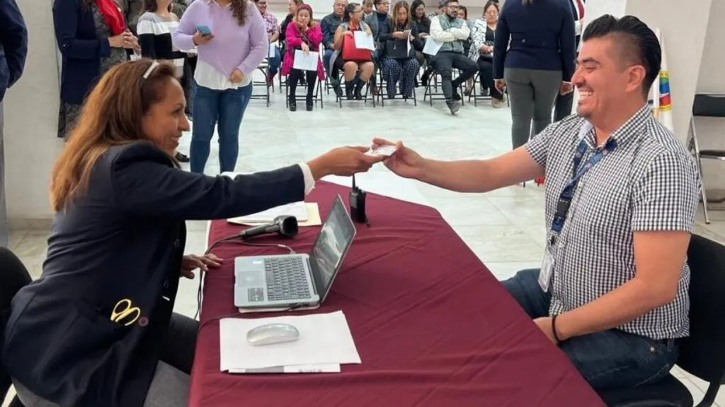 SMSEM: Más de 42 mil maestras y maestros cuentan ya con la credencial sindical