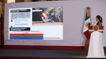 Huracán Polo deja saldo blanco en Baja California Sur y avanza hacia Guaymas, Sonora, donde autoridades piden a la población resguardarse.