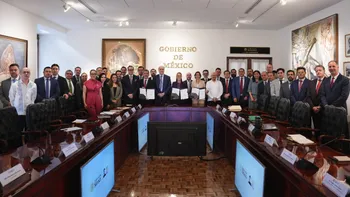Sheinbaum anunció desde Palacio Nacional la renovación del acuerdo voluntario con gasolineros para combatir la inflación.