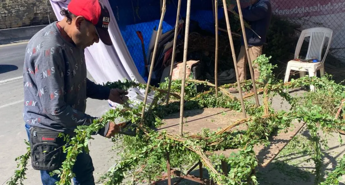 Tlalmanalco: Artesanos compiten con adornos navideños chinos