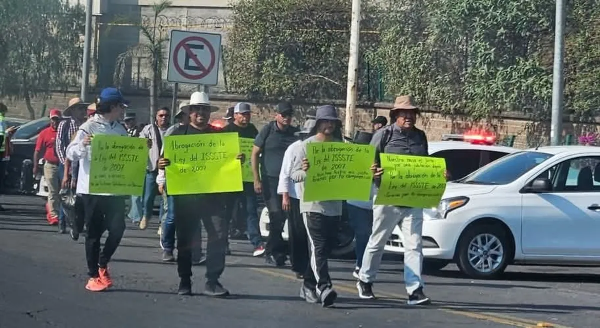 El CNTE toma la caseta de Tepotzotlán en demanda de aumento salarial