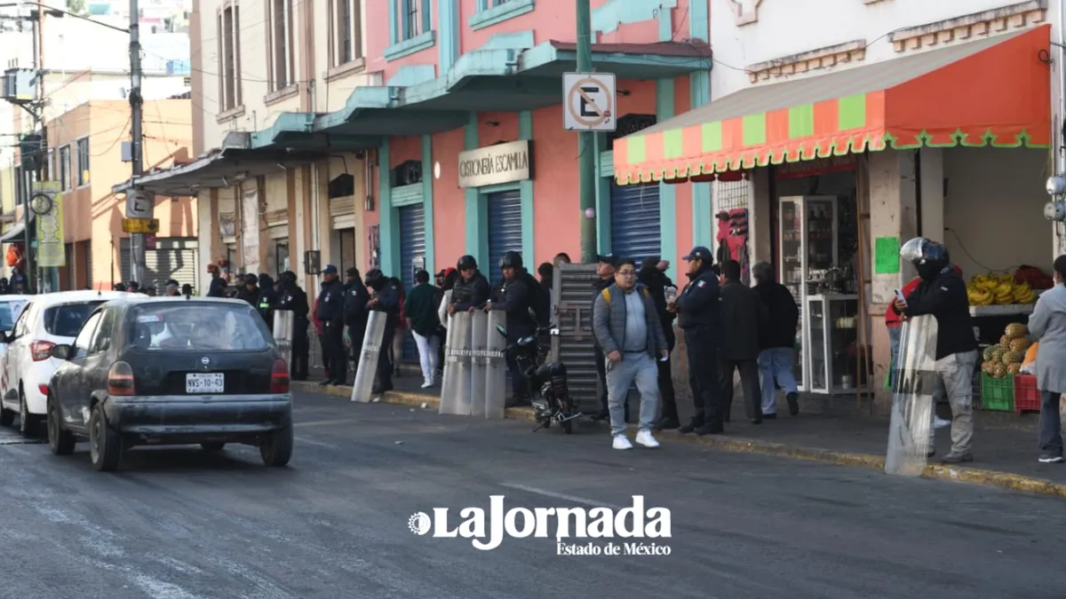 Toluca: Realizan mega operativo policiaco para evitar comercio informal