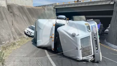 El accidente vehicular ocurrió a la altura del kilómetro 4 y provocó congestionamiento vial para quienes se dirigían hacia el Aeropuerto Internacional Felipe Ángeles (AIFA). Foto: Captura