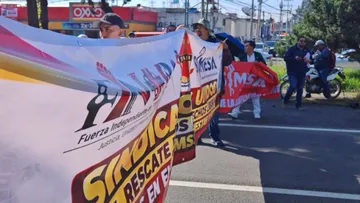 Bloquean carriles centrales de Paseo Tollocan en ambos sentidos, cerca de Tecnológico