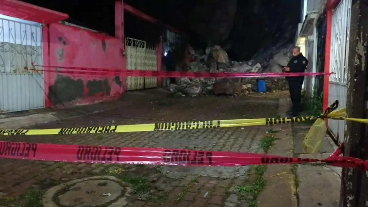 Tras las lluvias se desgajan rocas en la zona de Tulpetlac, en Ecatepec