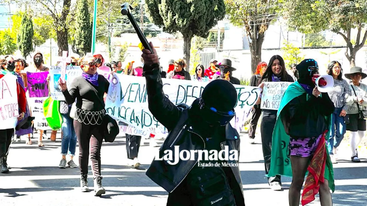 Toluca: Feministas se manifiestan por la erradicación de la violencia contra las mujeres