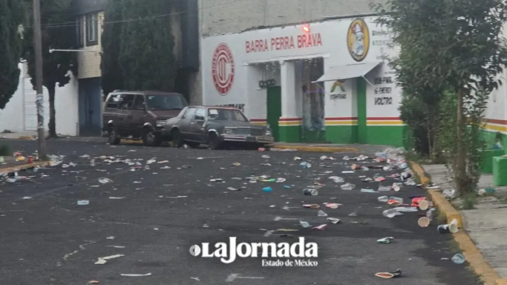 Toluca amanece llena de basura luego del partido en el Nemesio