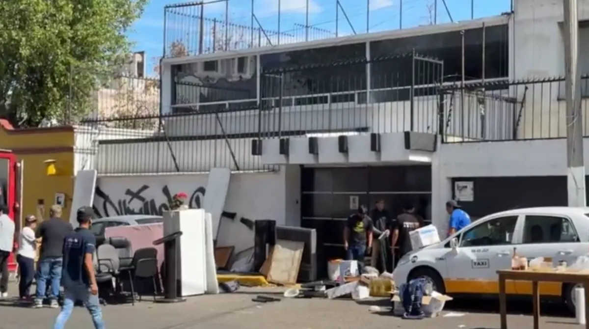 Desalojan sede estatal del Partido del Trabajo en Toluca tras litigio por adeudo