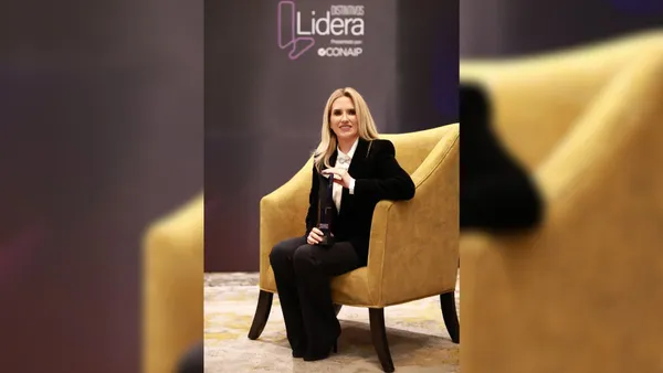 Romina Contreras recibe Distintivo Lidera por Sistema Municipal de Emergencias 24/7 y Centro de Justicia Cívica
