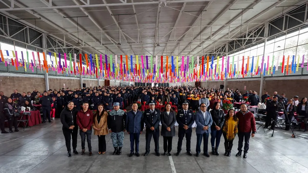 Policías de Chimalhuacán son reconocidos con entrega de grados e incremento salarial