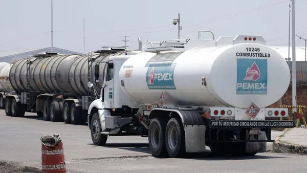 Según versiones del gremio gasolinero, el origen del problema estaría en la falta de pago a los arrendadores de pipas.