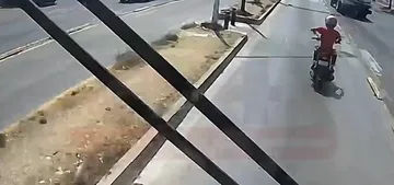 [VIDEO] Por conflicto vial motociclista amenaza a chofer de Mexibús en Ecatepec