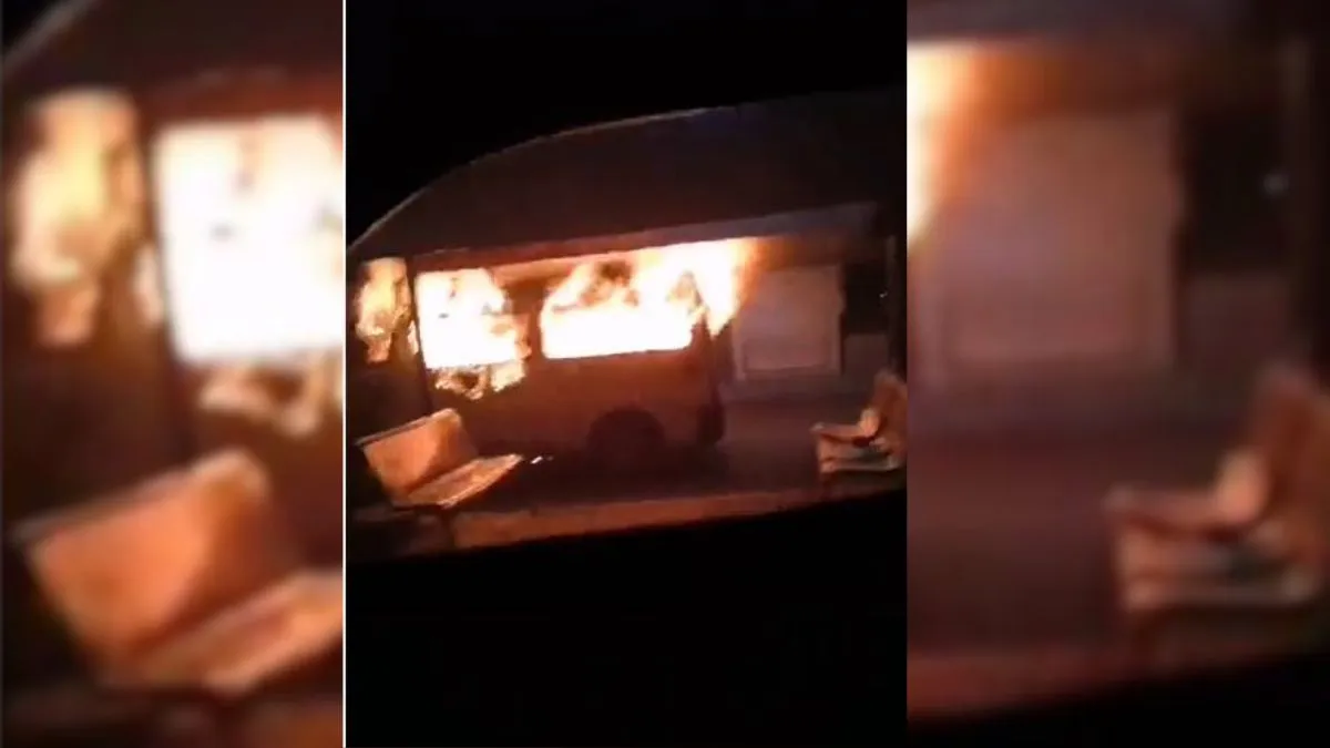 Coacalco: incendian unidad de transporte público