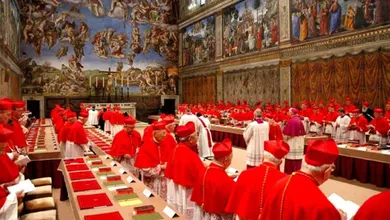 Nostradamus predijo la llegada del Papa Negro al Vaticano, y el mundo se pregunta si su profecía se está cumpliendo.