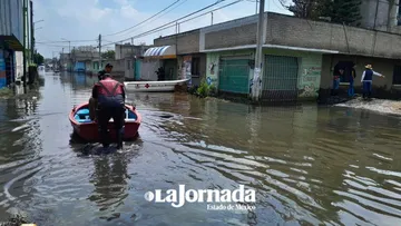 Chalco: ”No es justo vivir entre agua agusanada”, reclaman damnificados
