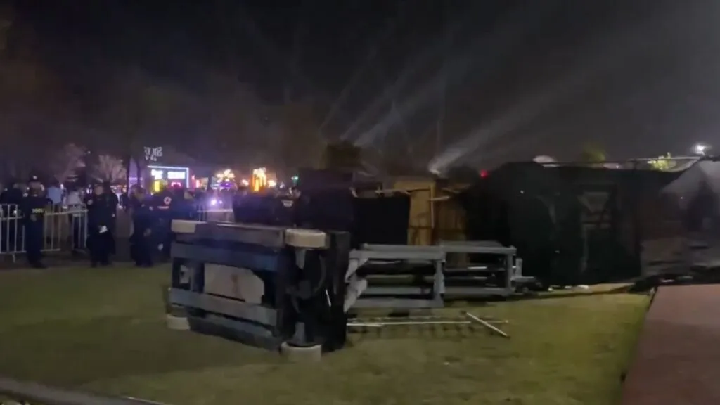 [VIDEO] CDMX: Mueren dos tras desplome de estructura en el Parque Bicentenario