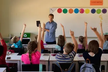 Salud mental de profesores incide en la calidad de la educación
