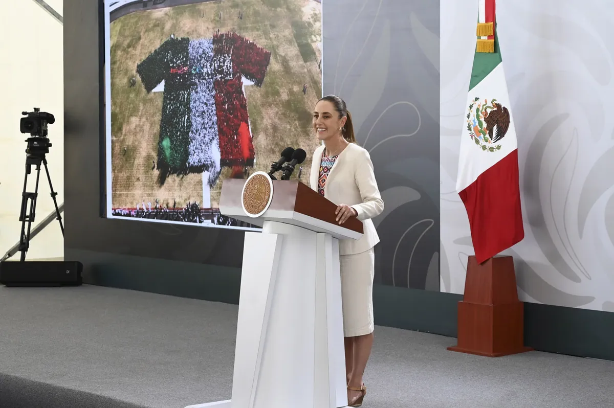 La presidenta señaló que para esta opción se están evaluando los costos pues lo que se pretende es disminuir el gasto electoral. Foto Especial Saúl López / Presidencia