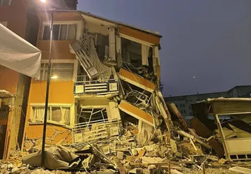Sismo de 7.9 con epicentro en Turquía deja 1,500 muertos