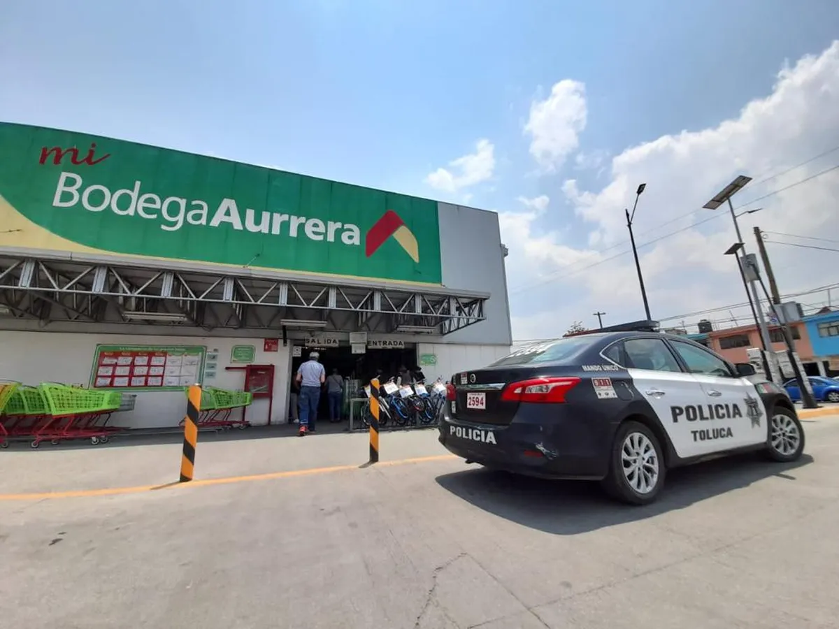 Dejan cuerpo de un feto en baño de bodega Aurrerá de Capultitlán