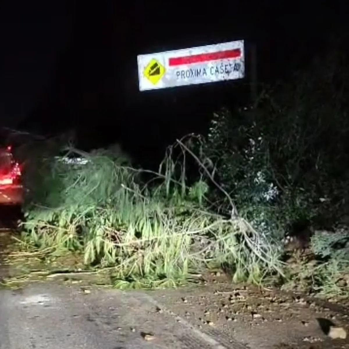 Una vez más se reporta deslave en la Autopista México–Toluca, toma precauciones