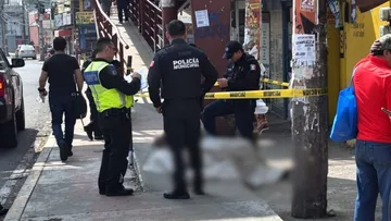 Adulto mayor muere en puente peatonal de Tlalnepantla