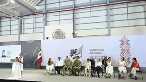 La presidenta Claudia Sheinbaum durante una conferencia donde abordó temas de política exterior, seguridad y desarrollo nacional.