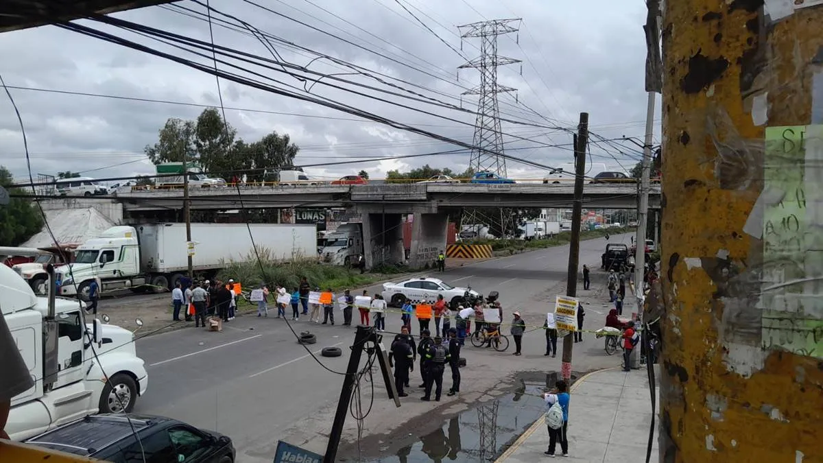 Varios bloqueos por agua complican la circulación en Ecatepec