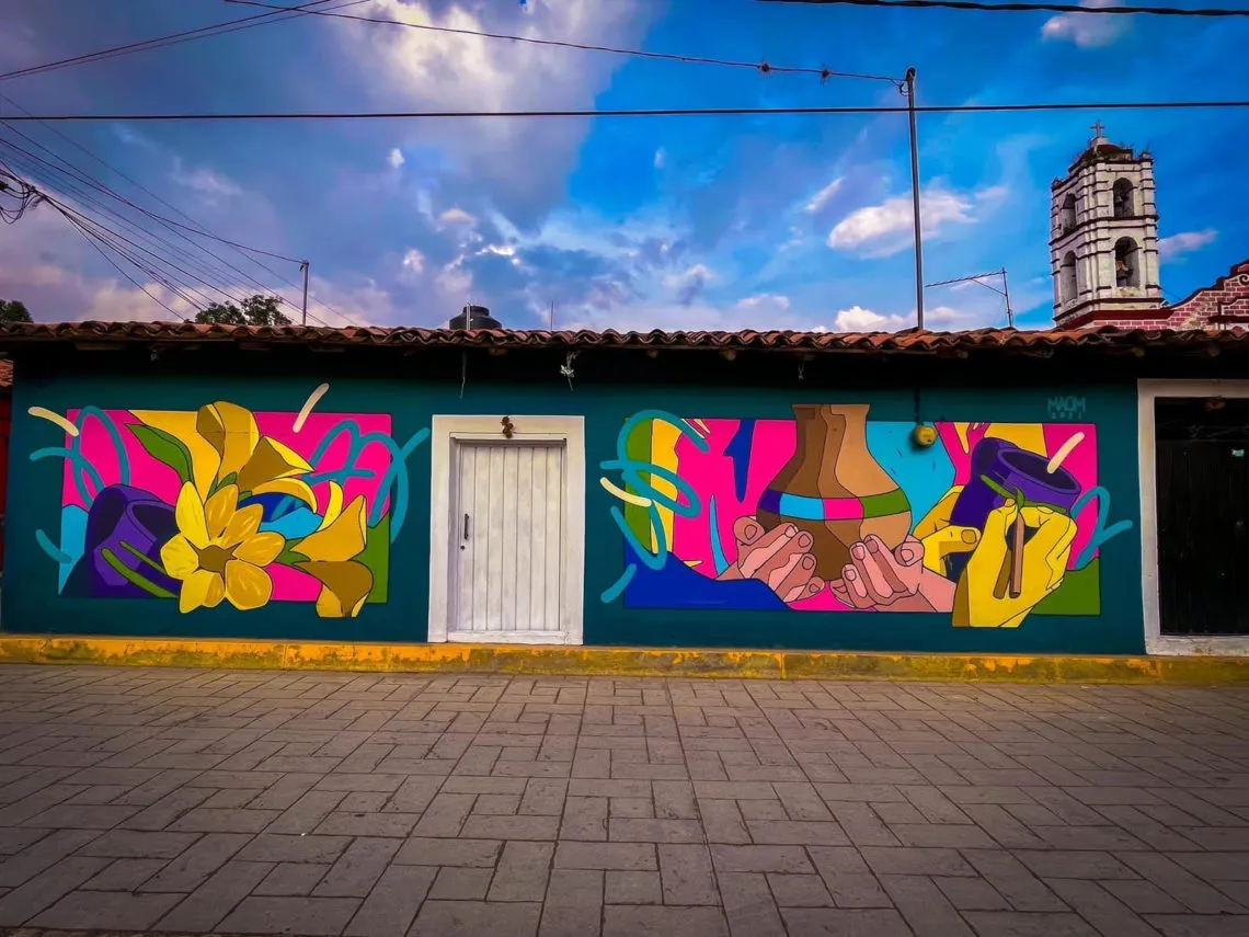 Murales en las calles muestran el folclor de Tecomatepec