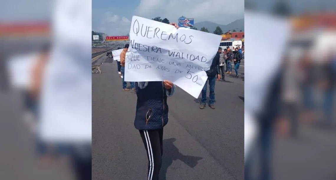 Continúa bloqueo de la Carretera México-Toluca