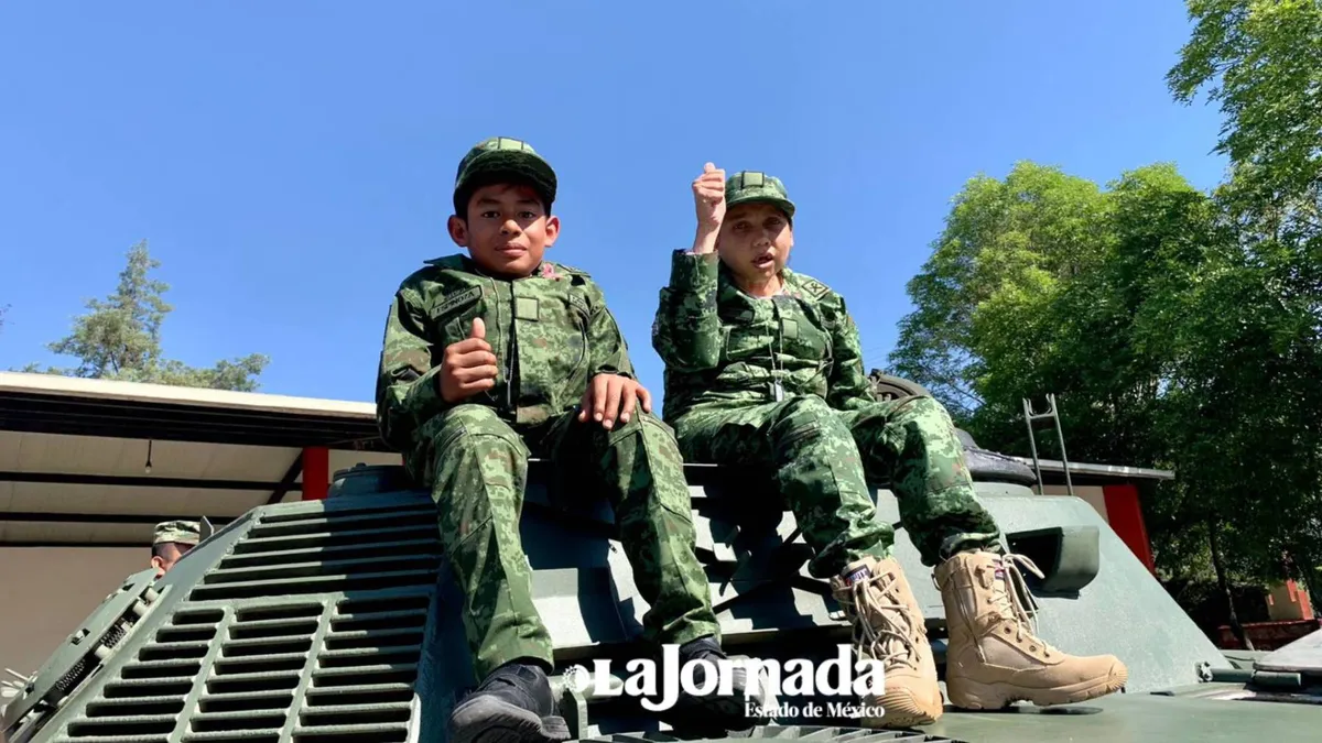 Nancy y Sergio son soldados honorarios del Ejército Mexicano