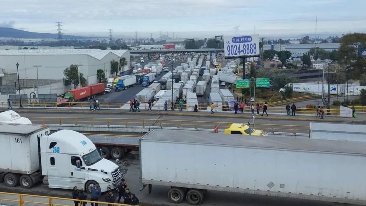 ¡Caos vial en la Autopista México-Querétaro por accidente!
