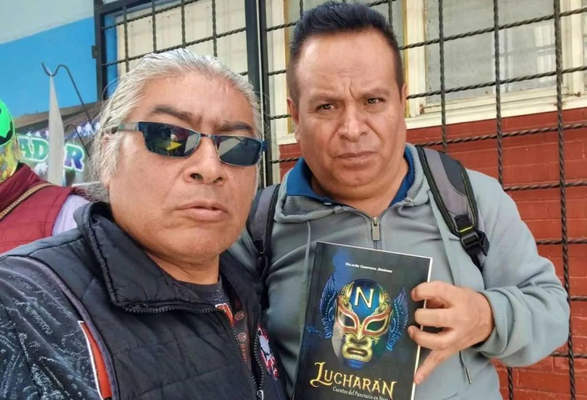 Escritor de Neza rinde tributo a la lucha libre mexicana
