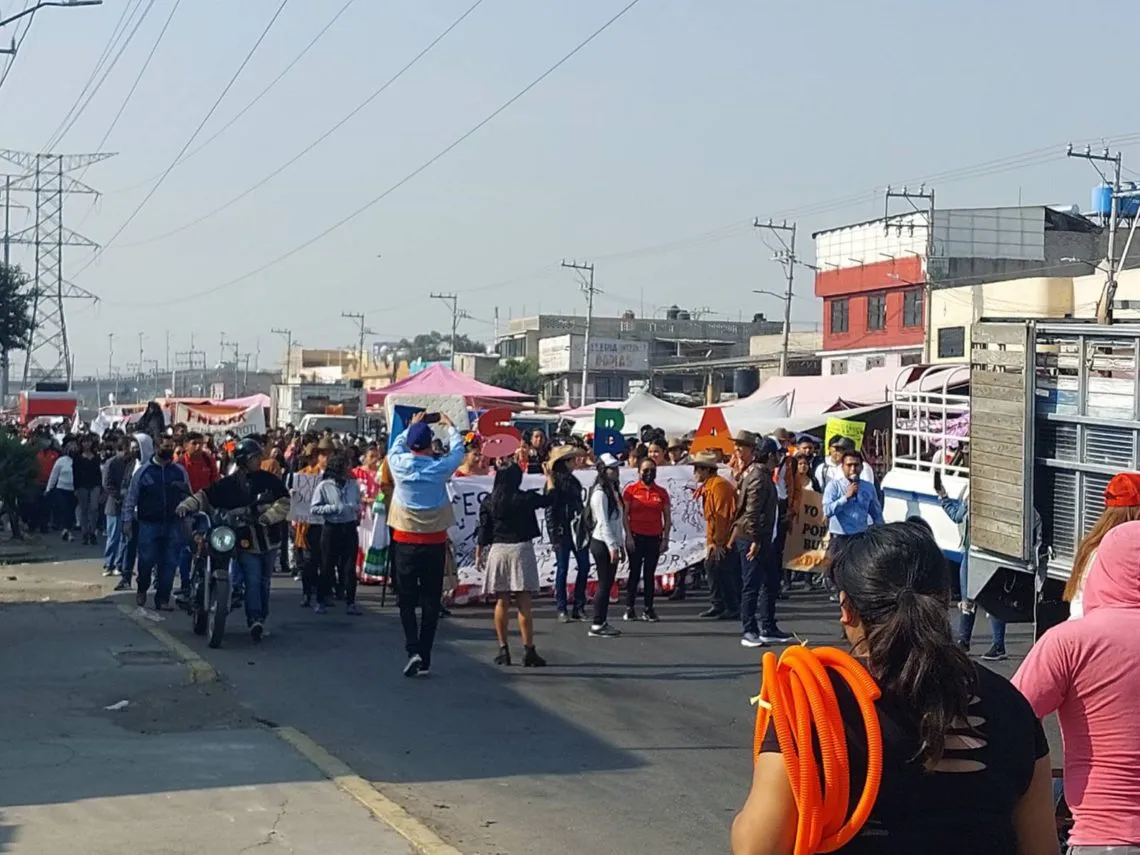 Escuelas de Chimalhuacán claman por seguridad y reparación de vialidades