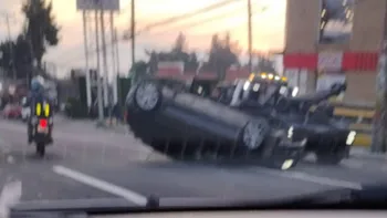El accidente provoca afectaciones importantes a la circulación, por lo que se recomienda extremar precauciones y anticipar los tiempos de traslado.