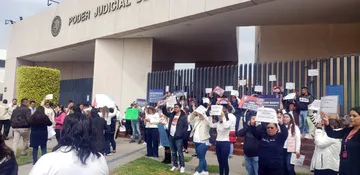 Nezahualcóyotl: Protesta de trabajadores del Poder Judicial afecta el tránsito