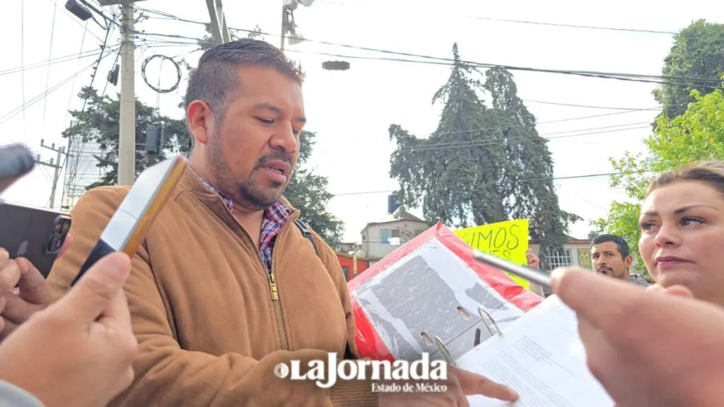 Padres de familia exigen construcción de 4 aulas en primaria de Capultitlán