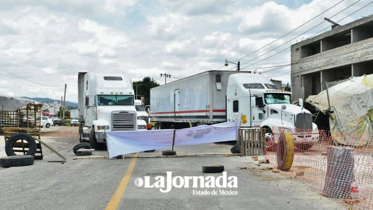 Sigue bloqueo en la Tenango-La Marquesa por falta de agua