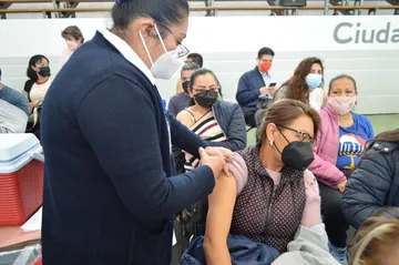 Inicia vacuna de refuerzo para los de 30 a 39 años de nueve municipios del Edomex