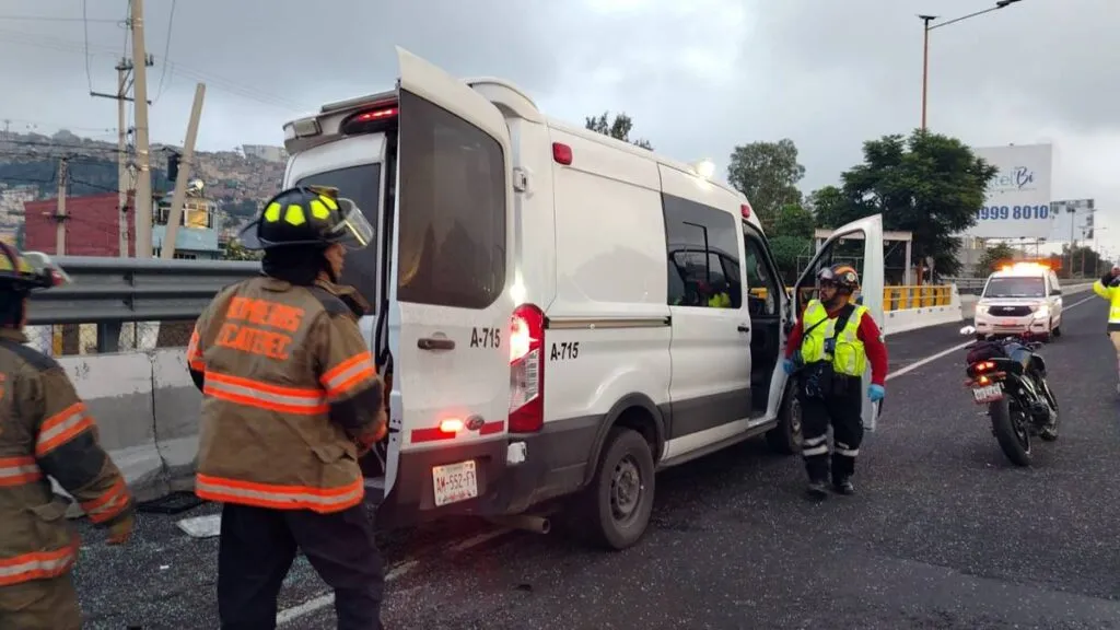 [Actualización] Volcadura de transporte público en la México-Pachuca deja una fallecida y 12 heridos