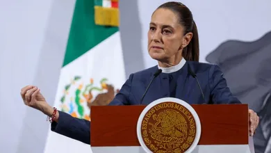 Sheinbaum acusó a “buitres de la derecha” de usar el asesinato del alcalde de Uruapan para impulsar la guerra contra el narco.