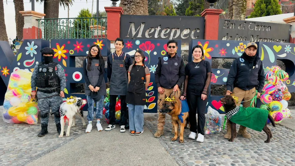 Policía Municipal de Metepec y cachorros K9 reparten juguetes