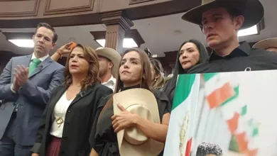 La viuda de Carlos Manzo asumió la presidencia en Uruapan tras el asesinato del alcalde.