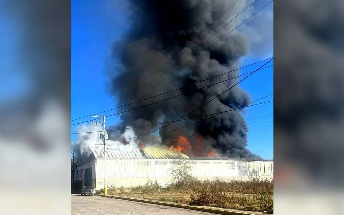 Incendio en empresa de unicel en Tepotzotlán fue controlado sin lesionados