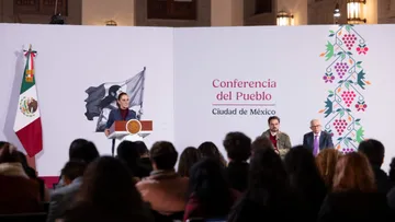 Claudia Sheinbaum cuestionó los bloqueos de una fracción del sector de Canacar y defendió la reducción del límite de deducibilidad de peajes.