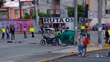Vecinos bloquean vialidades en Tultitlán tras desaparición de Cinthya