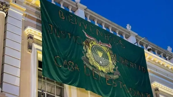 Universitarios de la UAEMéx cambian el nombre de Rectoría por "La Casa del Estudiante"